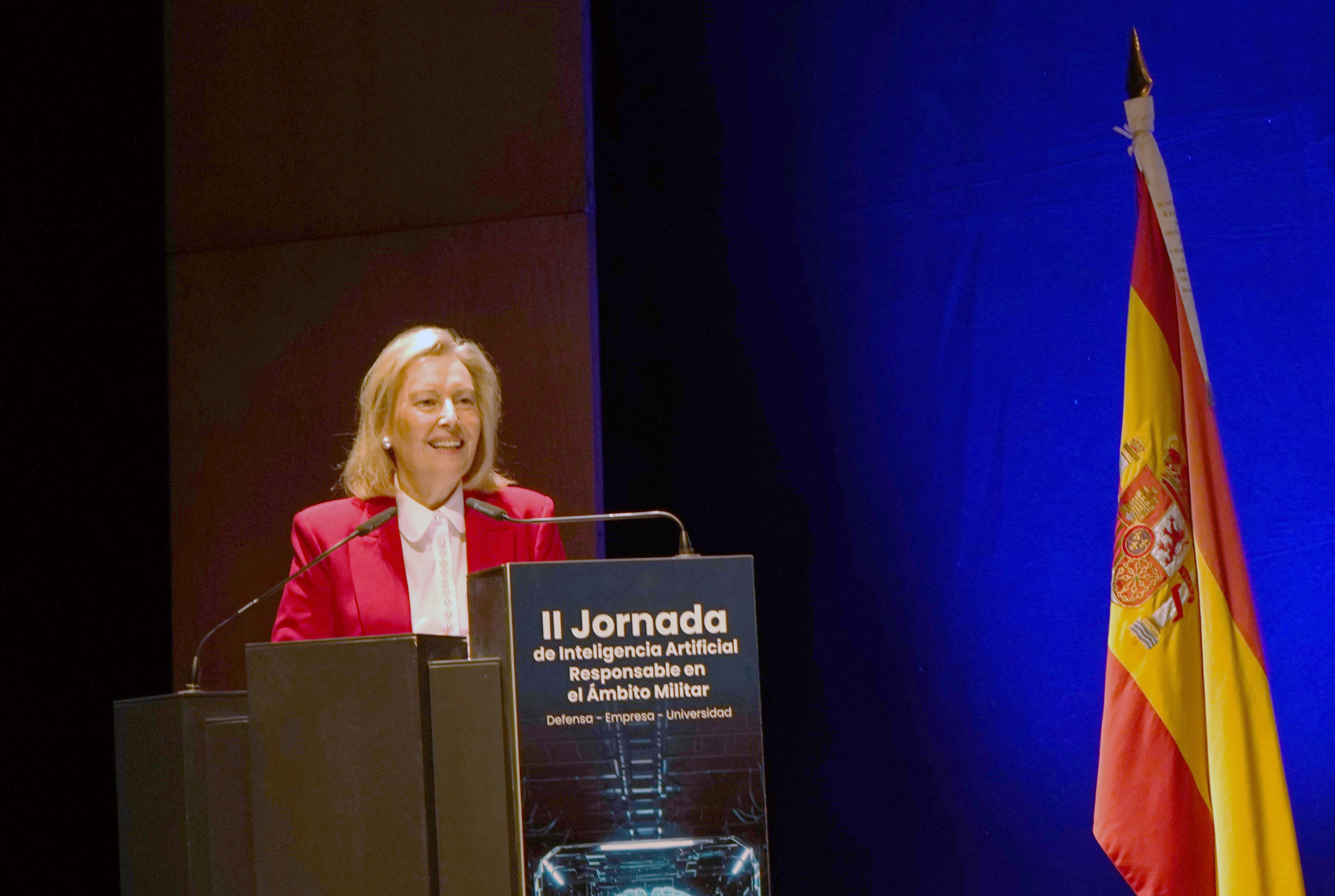 Secretaria de Estado de Defensa, María Amparo Valcarce, en el atril