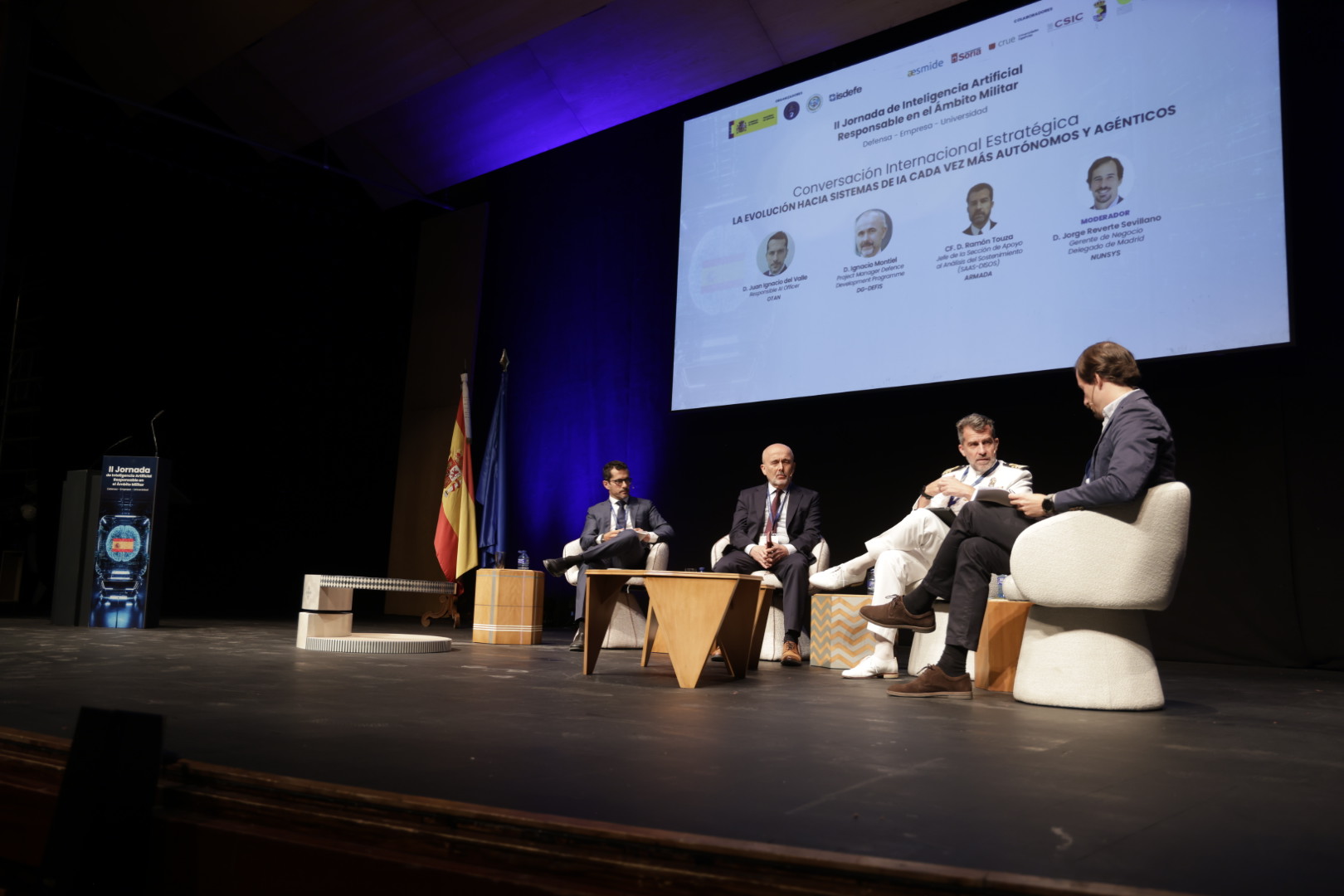 Autoridades durante la sesión de clausura